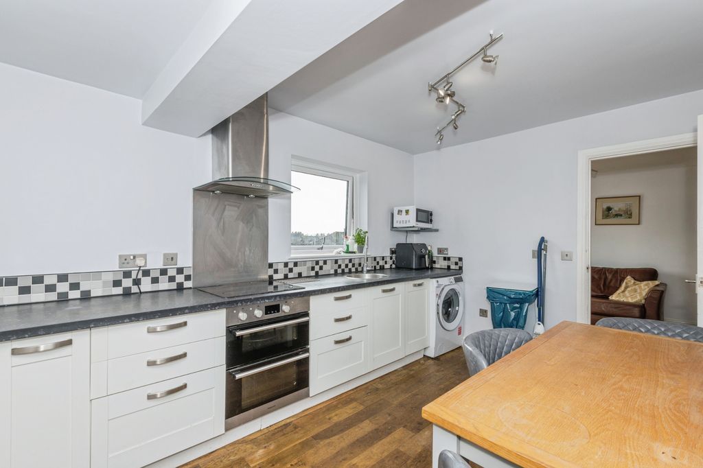 Property photo 3 of 15 Kitchen/Breakfast