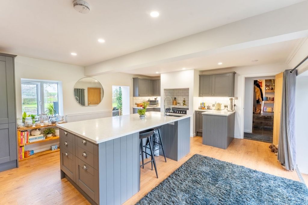 Property photo 3 of 40