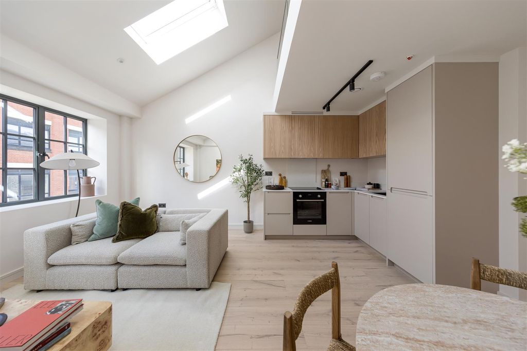 Property photo 1 of 21 Hollybush Gardens, E2