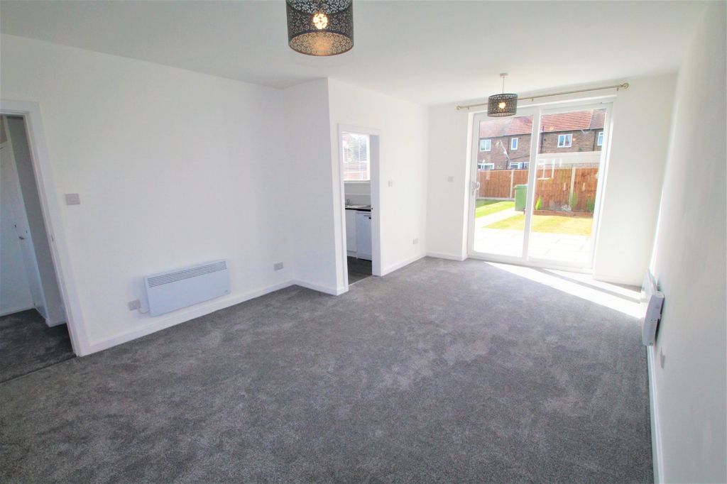 Property photo 3 of 15 Lounge