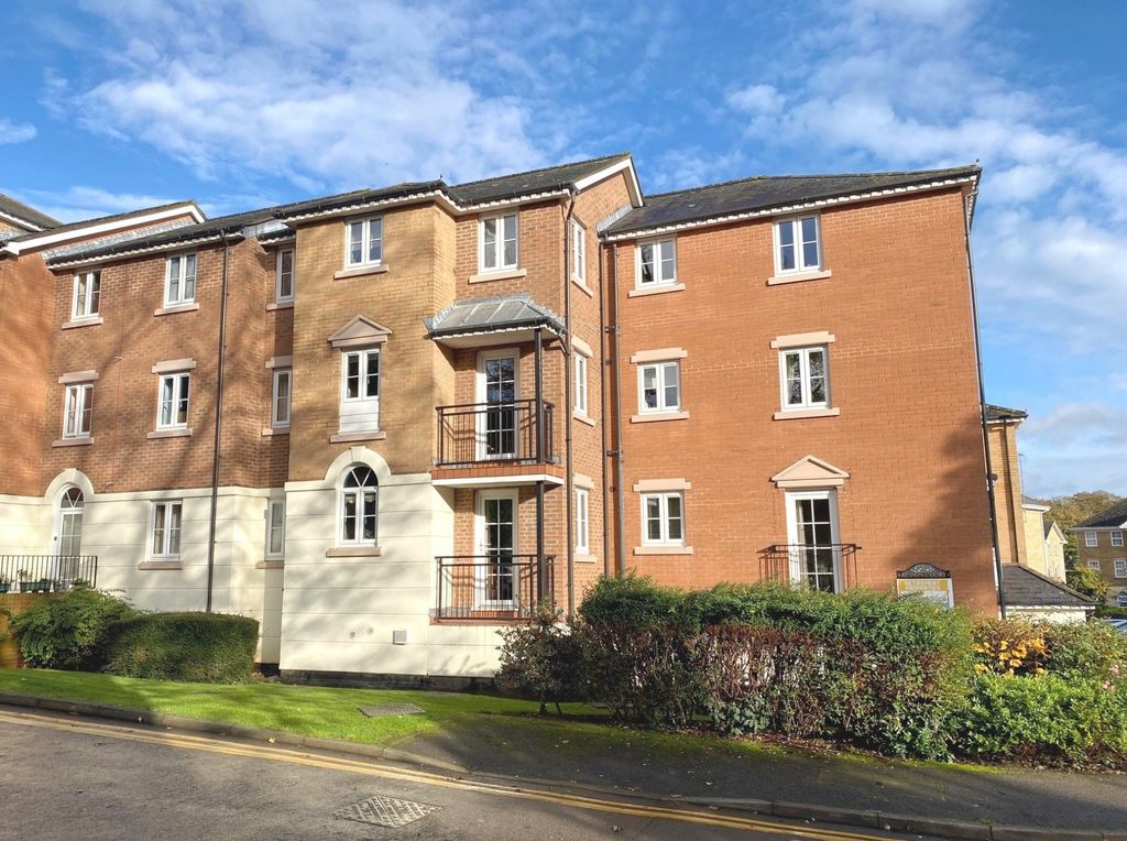 Property photo 1 of 15 Albion Place