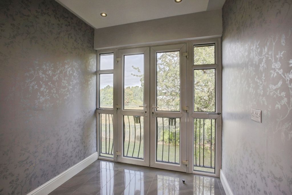 Property photo 2 of 9 Pbox-Img.Jpg