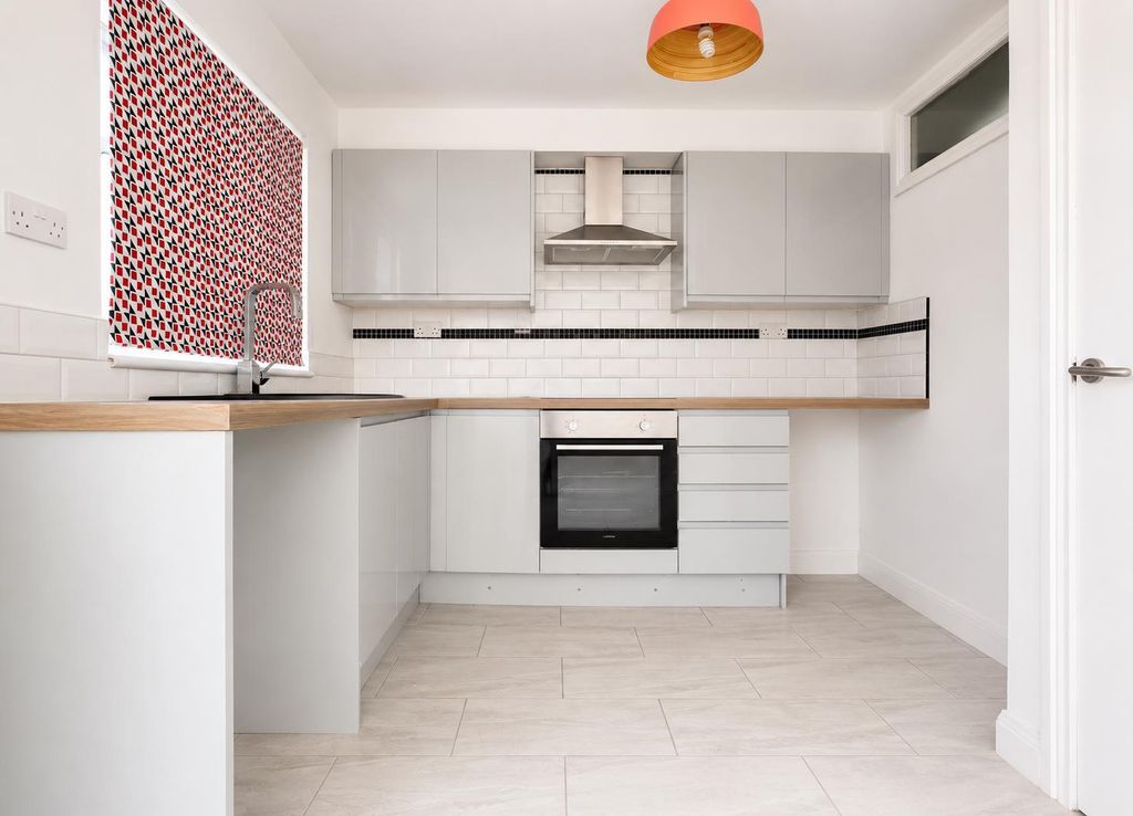 Property photo 2 of 10 0C5F5B18-7A94-48Ca-A3CC-4A6F7E05A1E0.Png