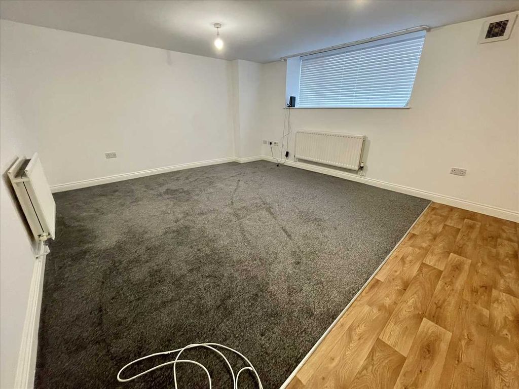 Property photo 3 of 6 Lounge Area