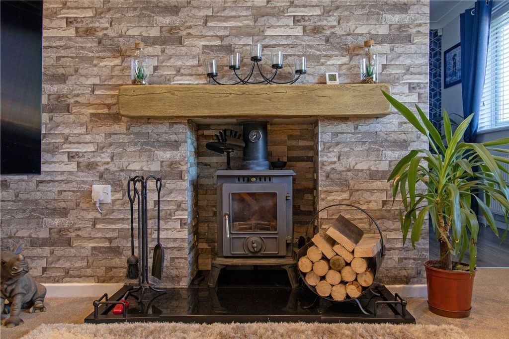 Property photo 3 of 21