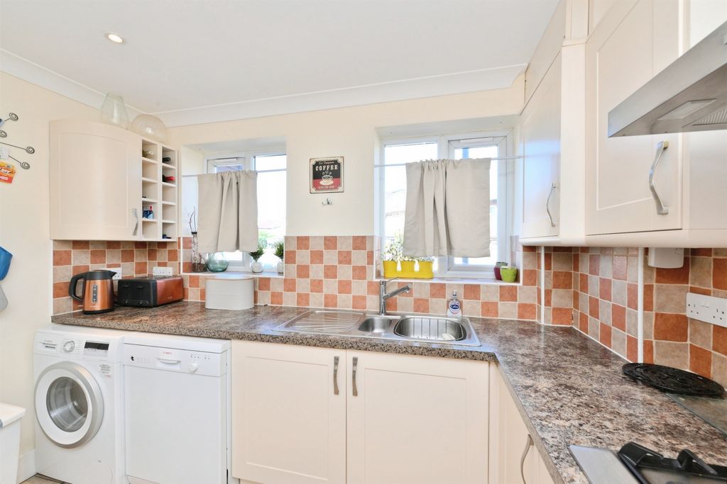 Property photo 3 of 18