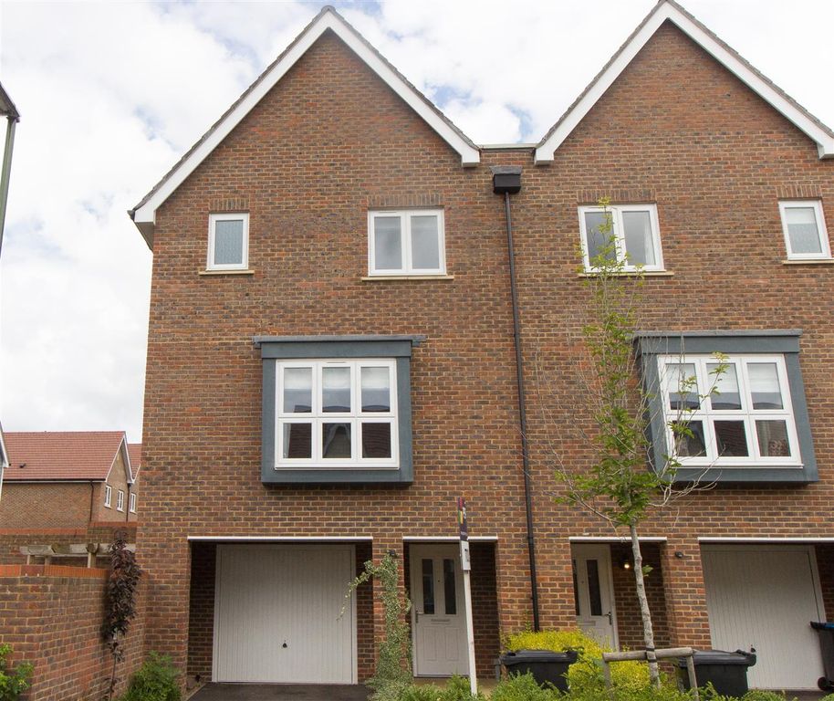 Property photo 1 of 10 George Av Front 2.Jpg