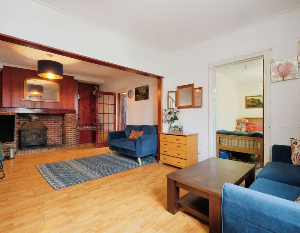 Property photo 2 of 6 209 North Roskear Road - Living Room