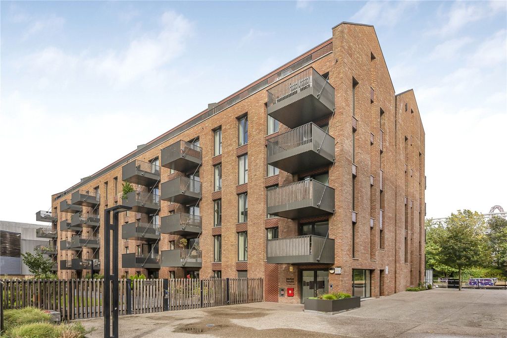 Property photo 1 of 17 Exterior