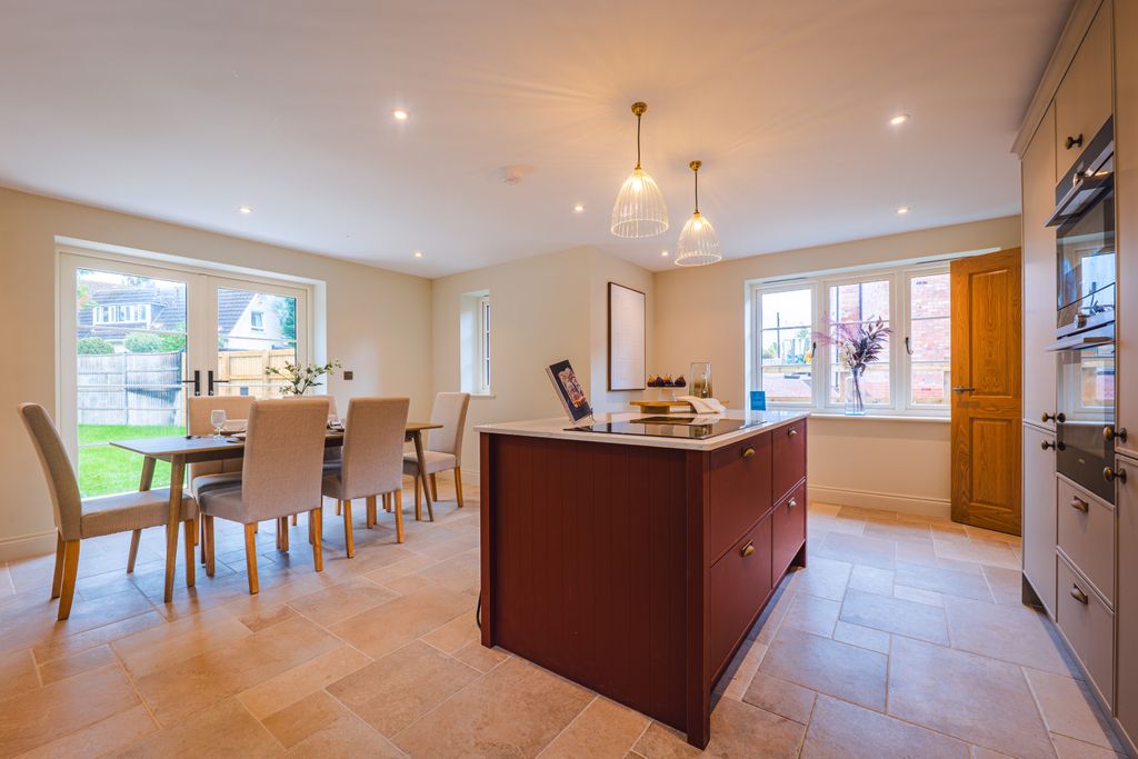 Property photo 3 of 18 Kitchen/Diner