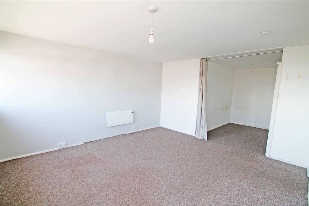 Property photo 3 of 9 Studio Room