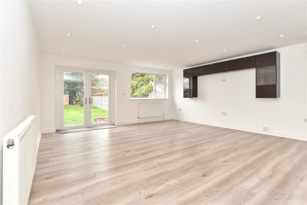 Property photo 1 of 13 Lounge/Diner