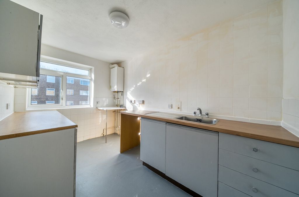 Property photo 3 of 19 1439513-11-69d536...