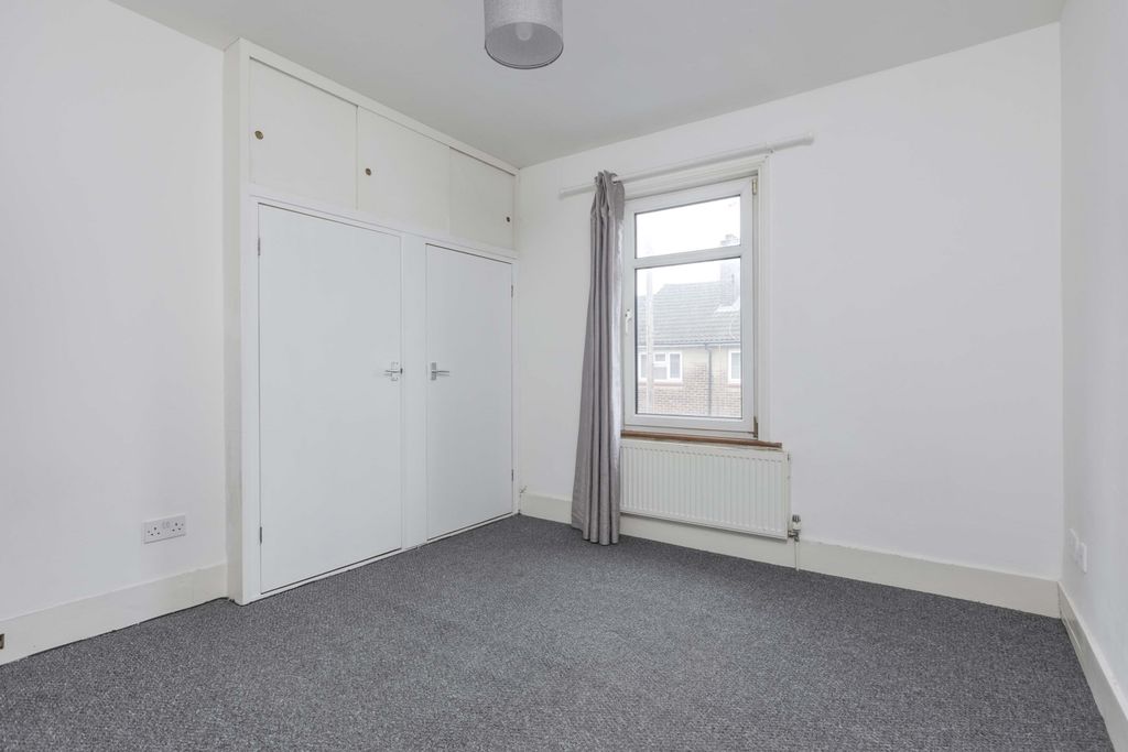 Property photo 3 of 10 1