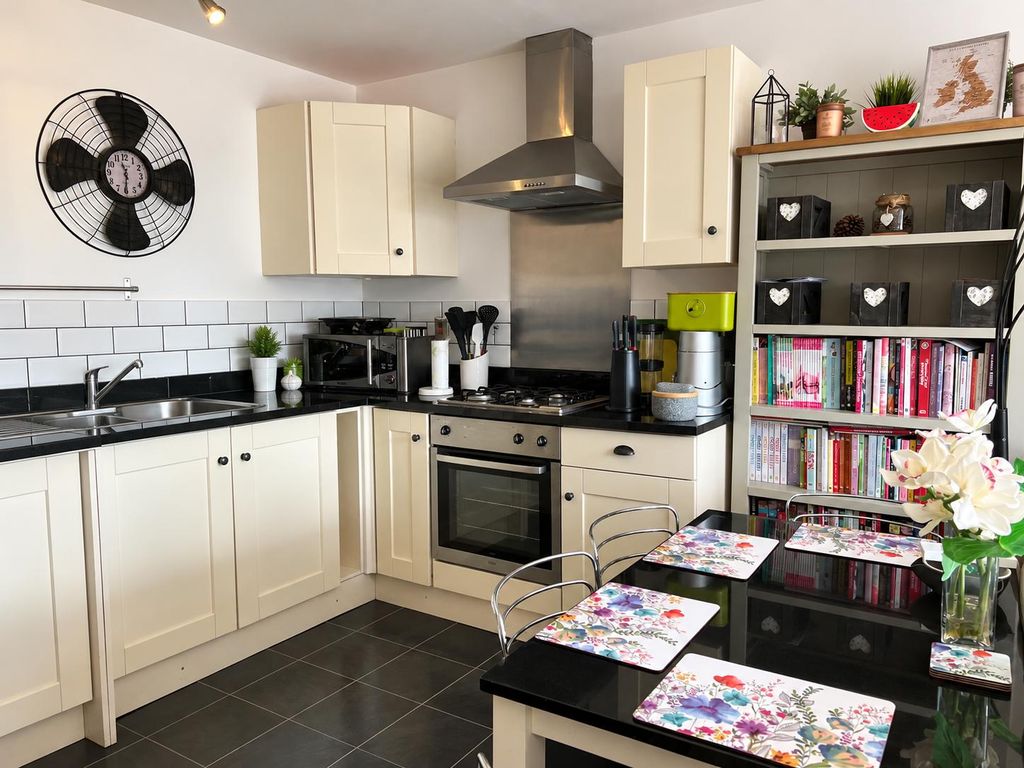 Property photo 2 of 13 Pbox-Img.Png