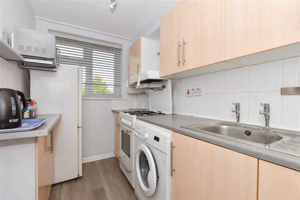 Property photo 1 of 10 Kitchen