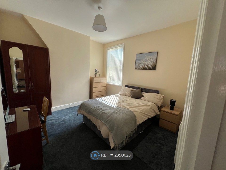 Property photo 1 of 7 Room 5