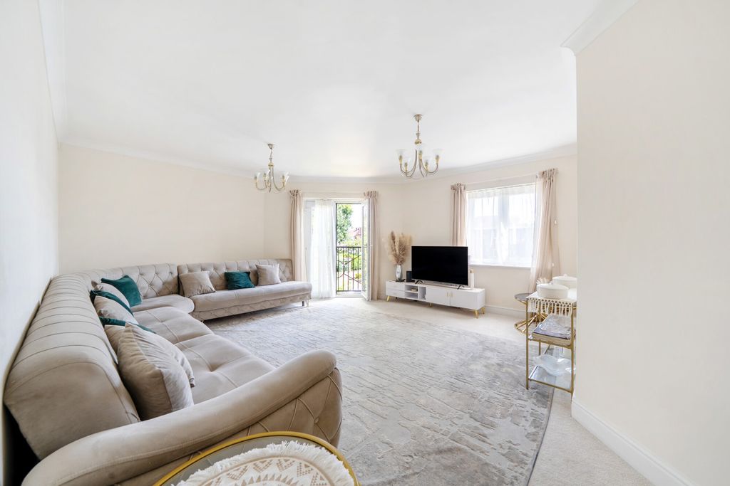 Property photo 3 of 24 1321195-3-686Cf8B...