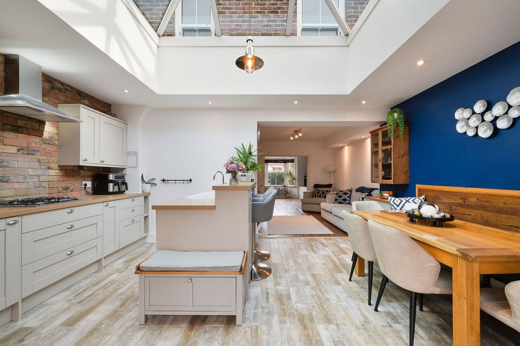 Property photo 2 of 29