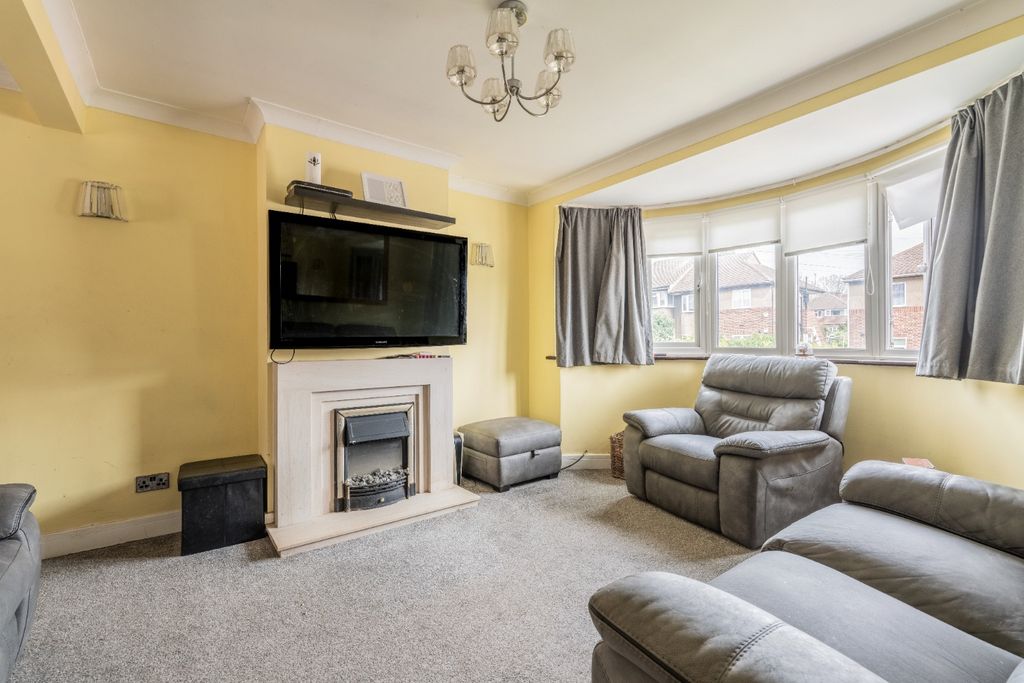 Property photo 3 of 25 4335083