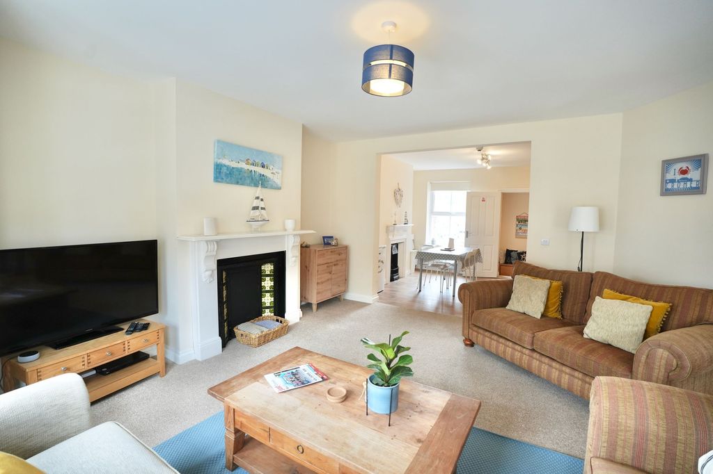 Property photo 2 of 21