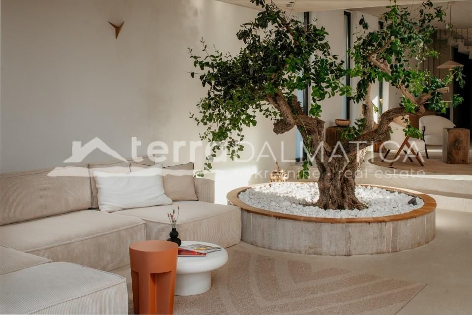 Property photo 1 of 32