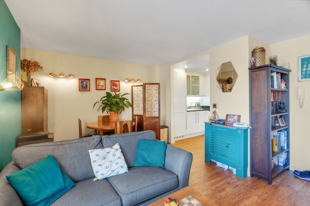 Property photo 3 of 16