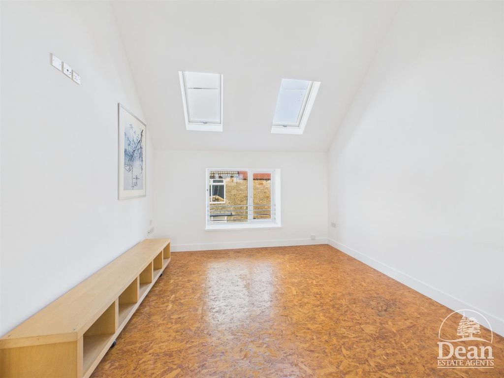 Property photo 2 of 25
