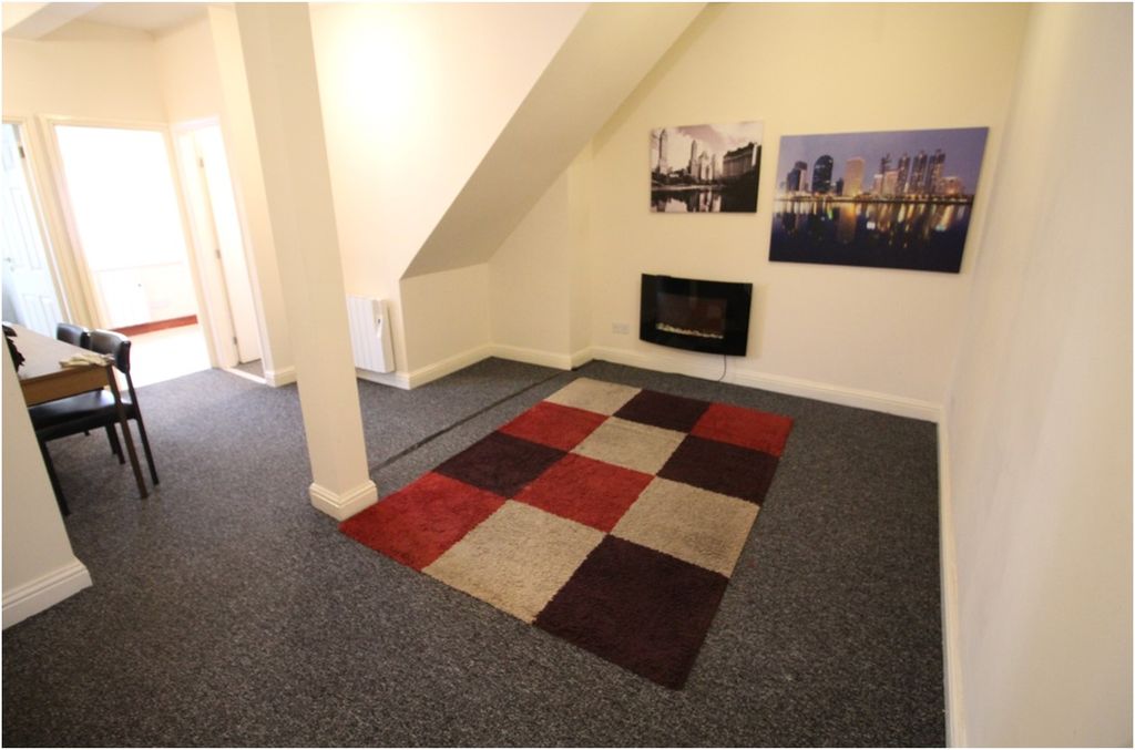 Property photo 2 of 8 Living Room - Diner