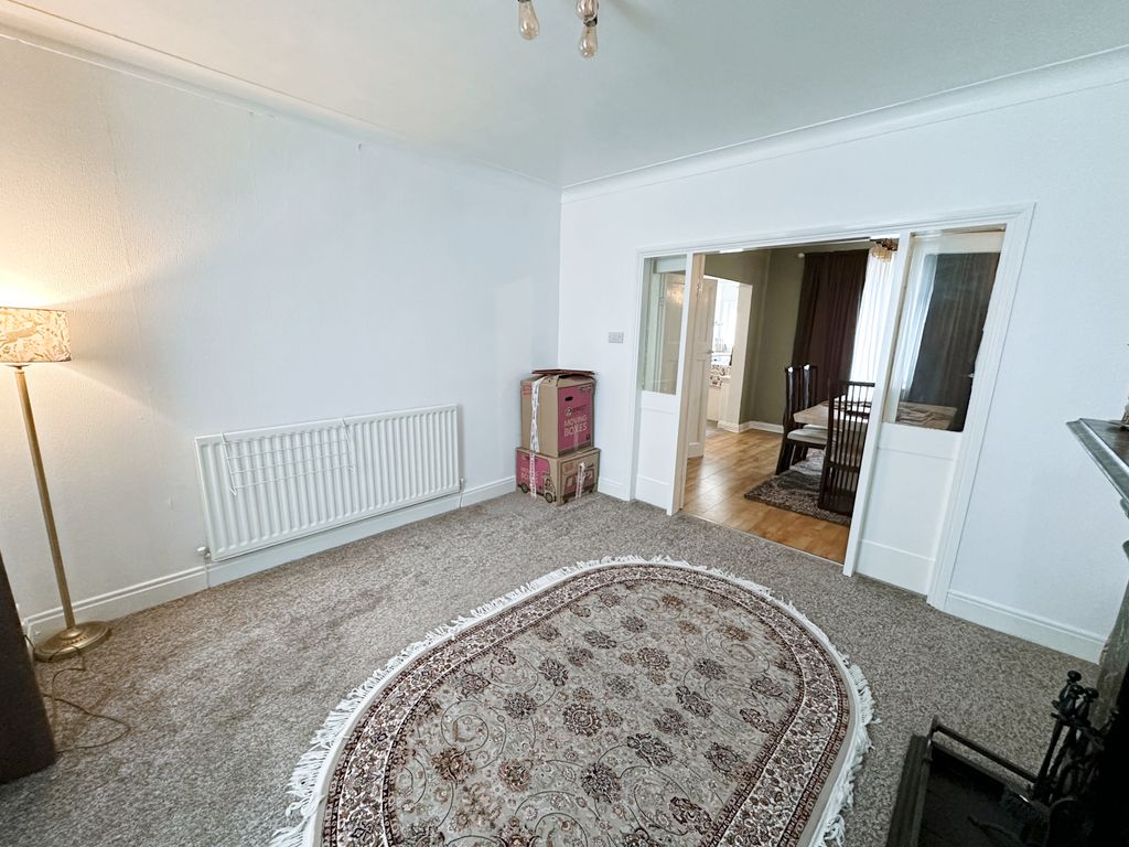 Property photo 3 of 28