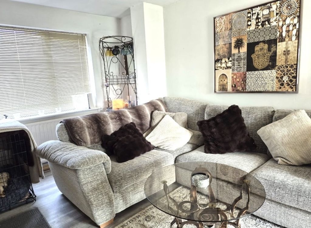 Property photo 2 of 23