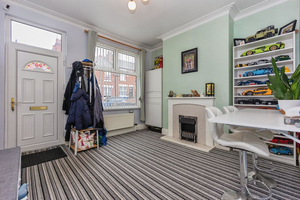 Property photo 2 of 17 Pbox-Img.Jpg