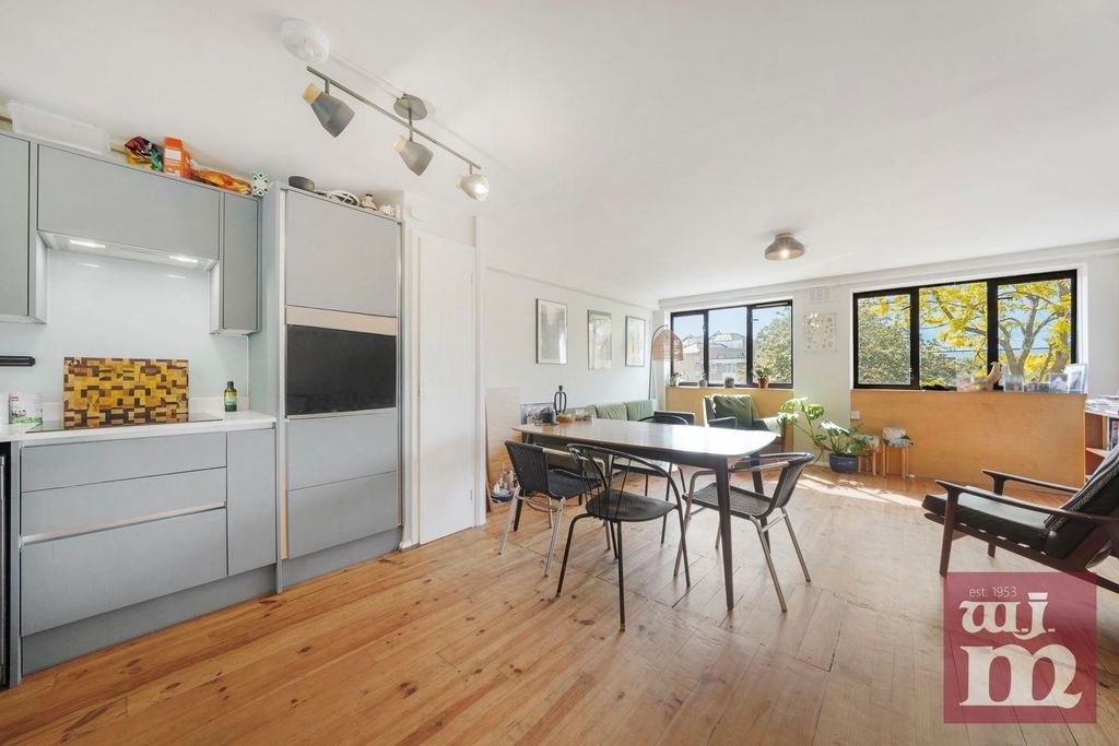 Property photo 3 of 12 Kitchen/ Reception