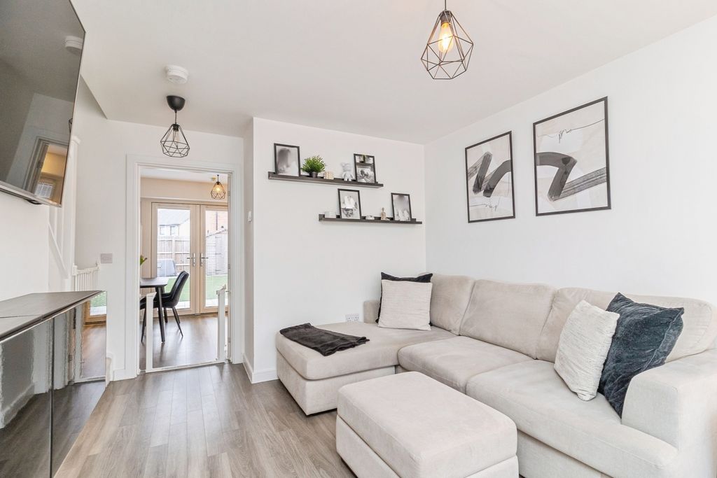 Property photo 2 of 18 Pbox-Img.Jpg