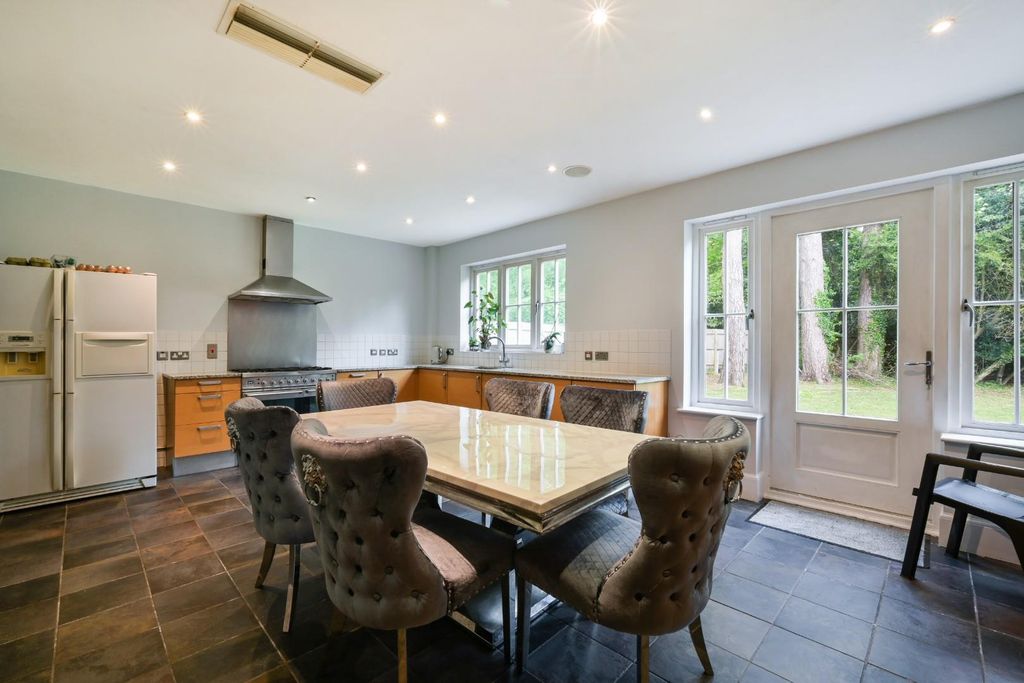 Property photo 3 of 31 Watergate
