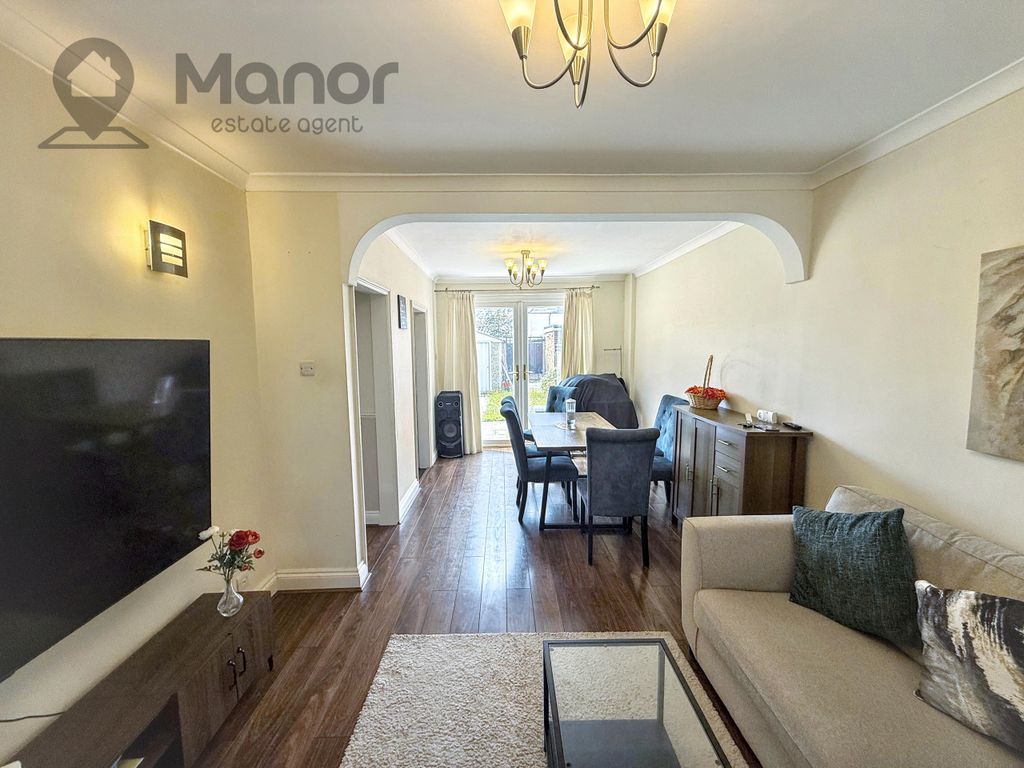Property photo 1 of 11 Lounge