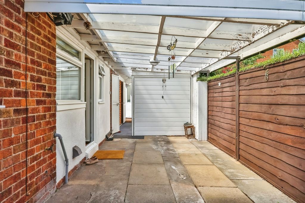 Property photo 2 of 20