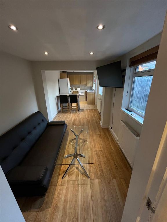 Property photo 1 of 6 5 Wallgrave.Jpg
