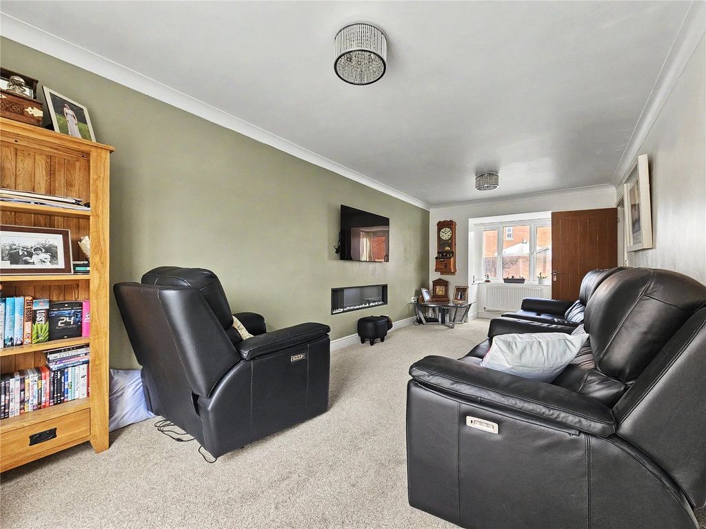 Property photo 2 of 25 Picture No. 15