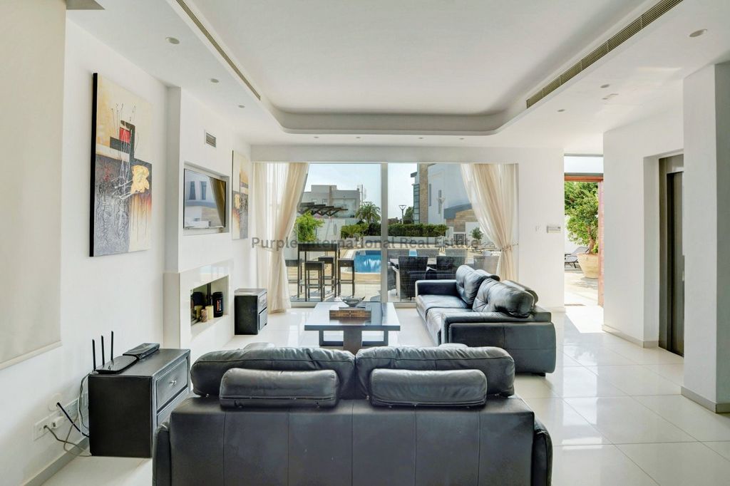 Property photo 2 of 48