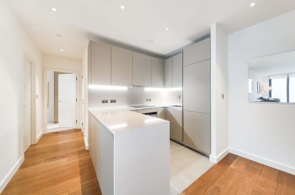 Property photo 2 of 8 Kitchen