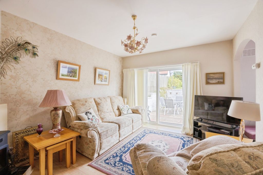 Property photo 3 of 14