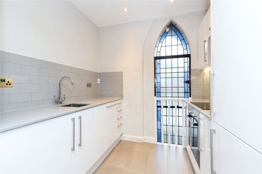 Property photo 2 of 11 Kitchen