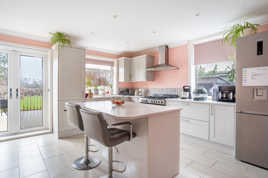 Property photo 3 of 20 Kitchen