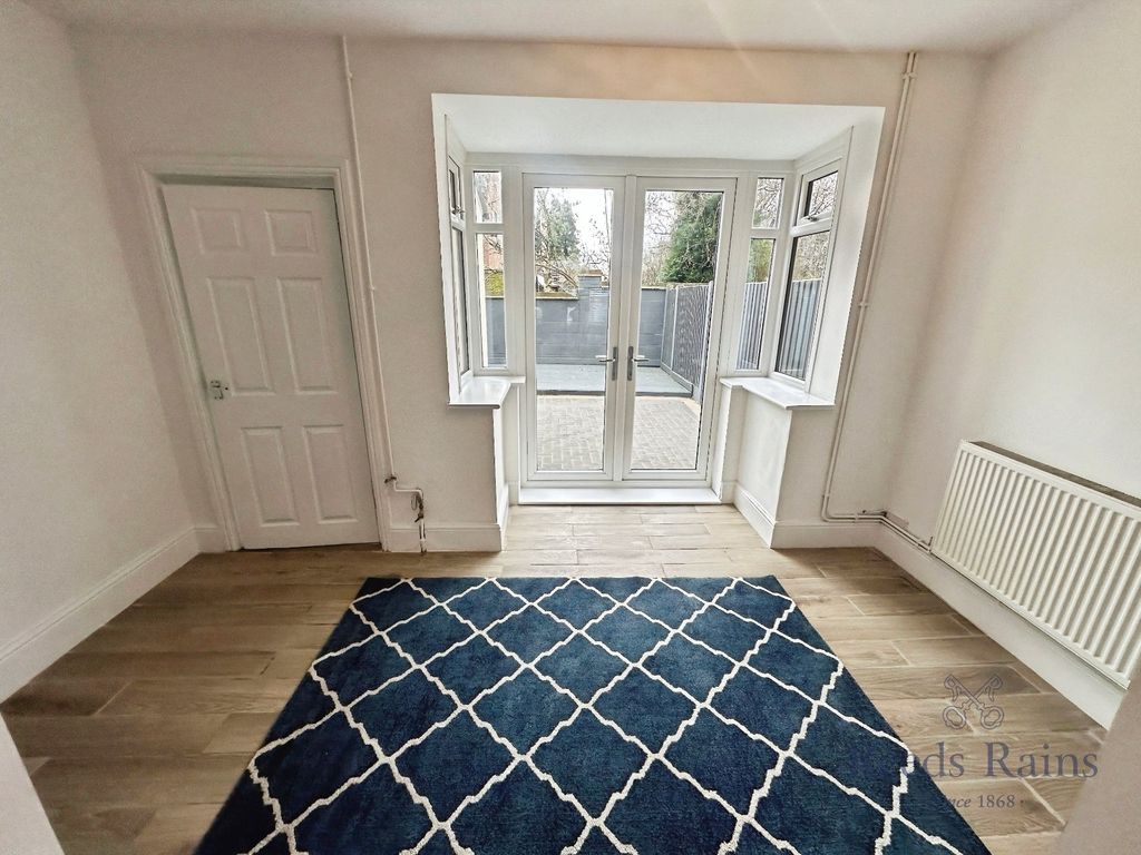 Property photo 3 of 13 Dining Room