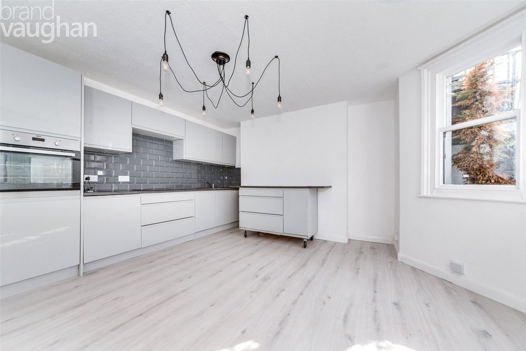 Property photo 1 of 7 Living Space