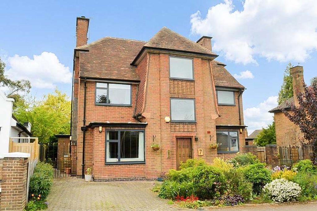 Property photo 1 of 42