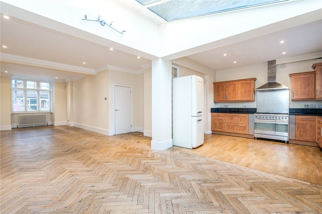 Property photo 2 of 19 Picture No. 14