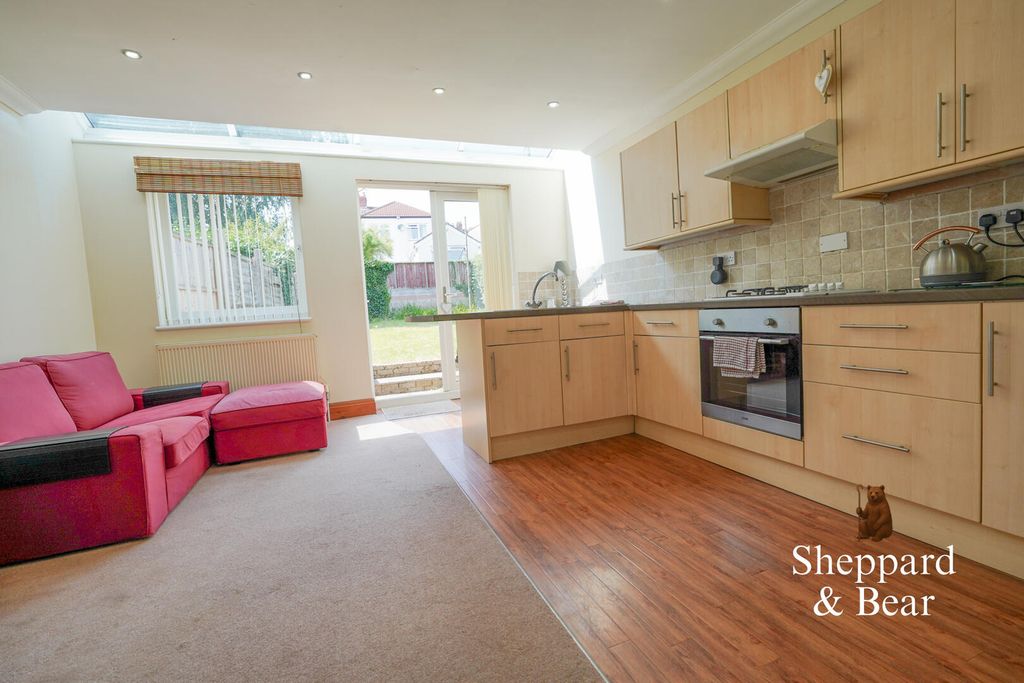 Property photo 3 of 40 Kitchen