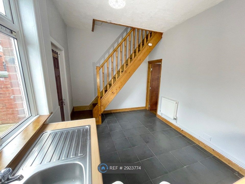 Property photo 2 of 7 Kitchen